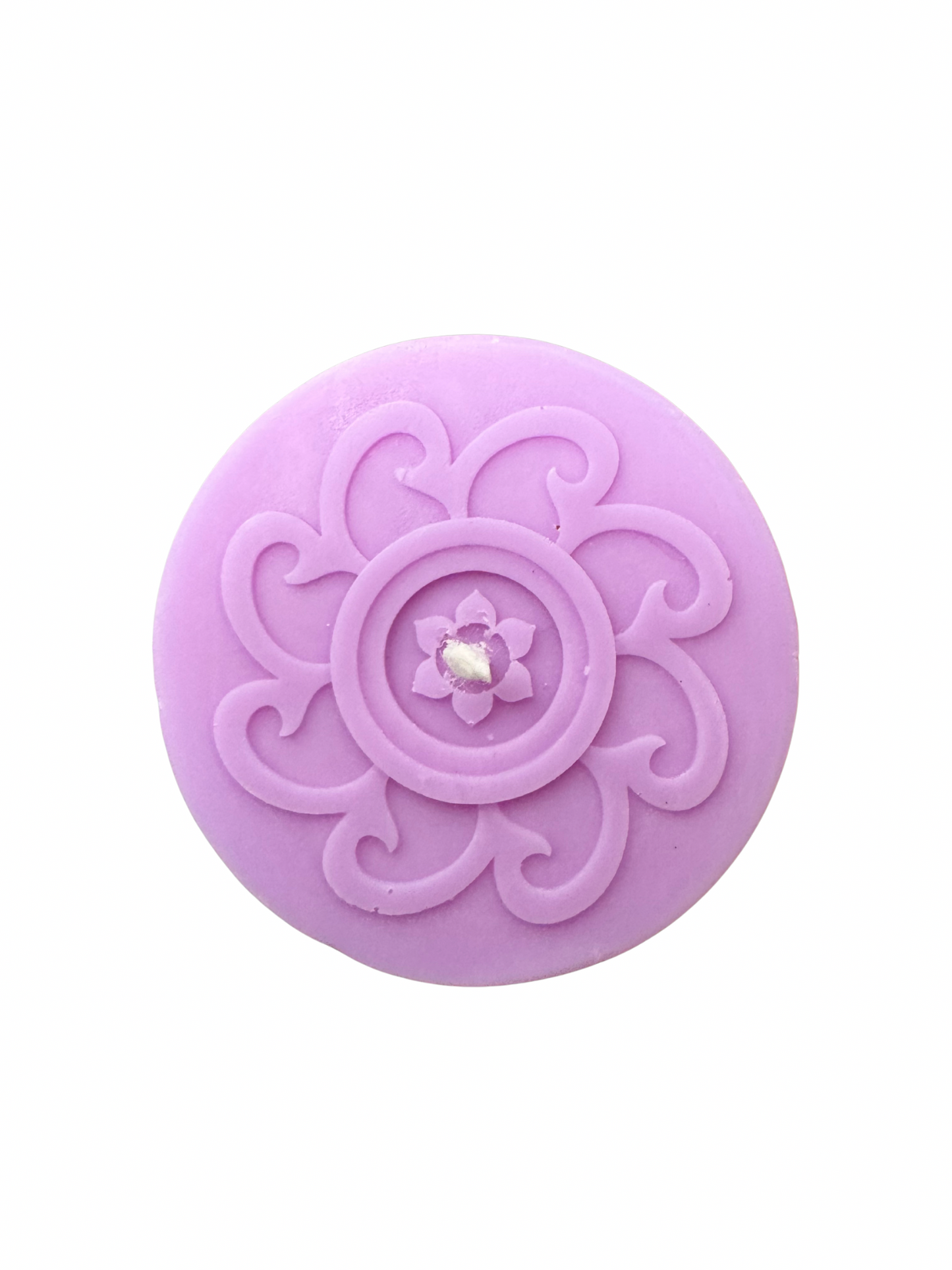 parte superiore della candela pilastro viola con mandala