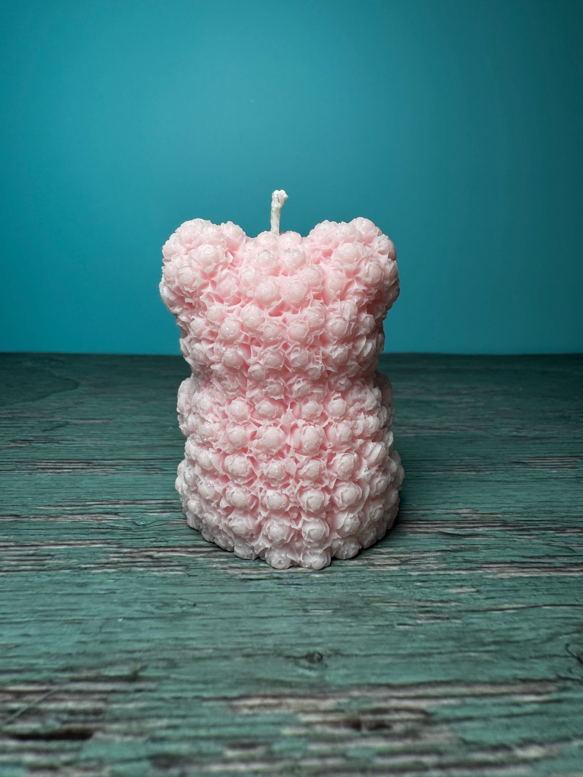 retro della candela orsetto rosa con rose in rilievo