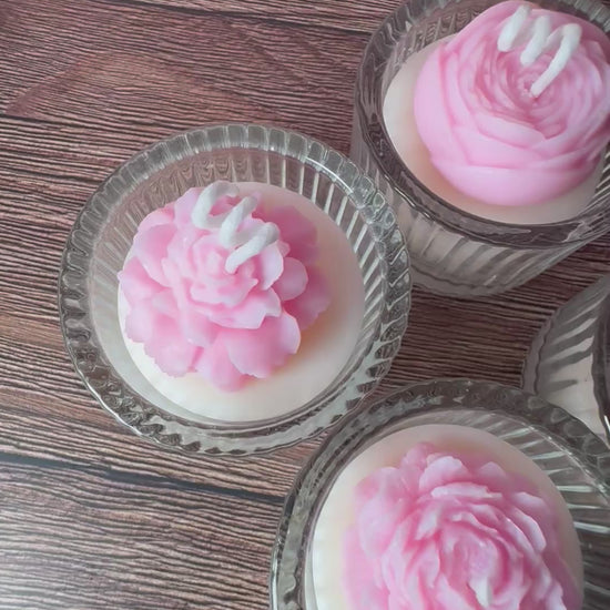 candele tealight in vetro con fiori in cera di soia profumati